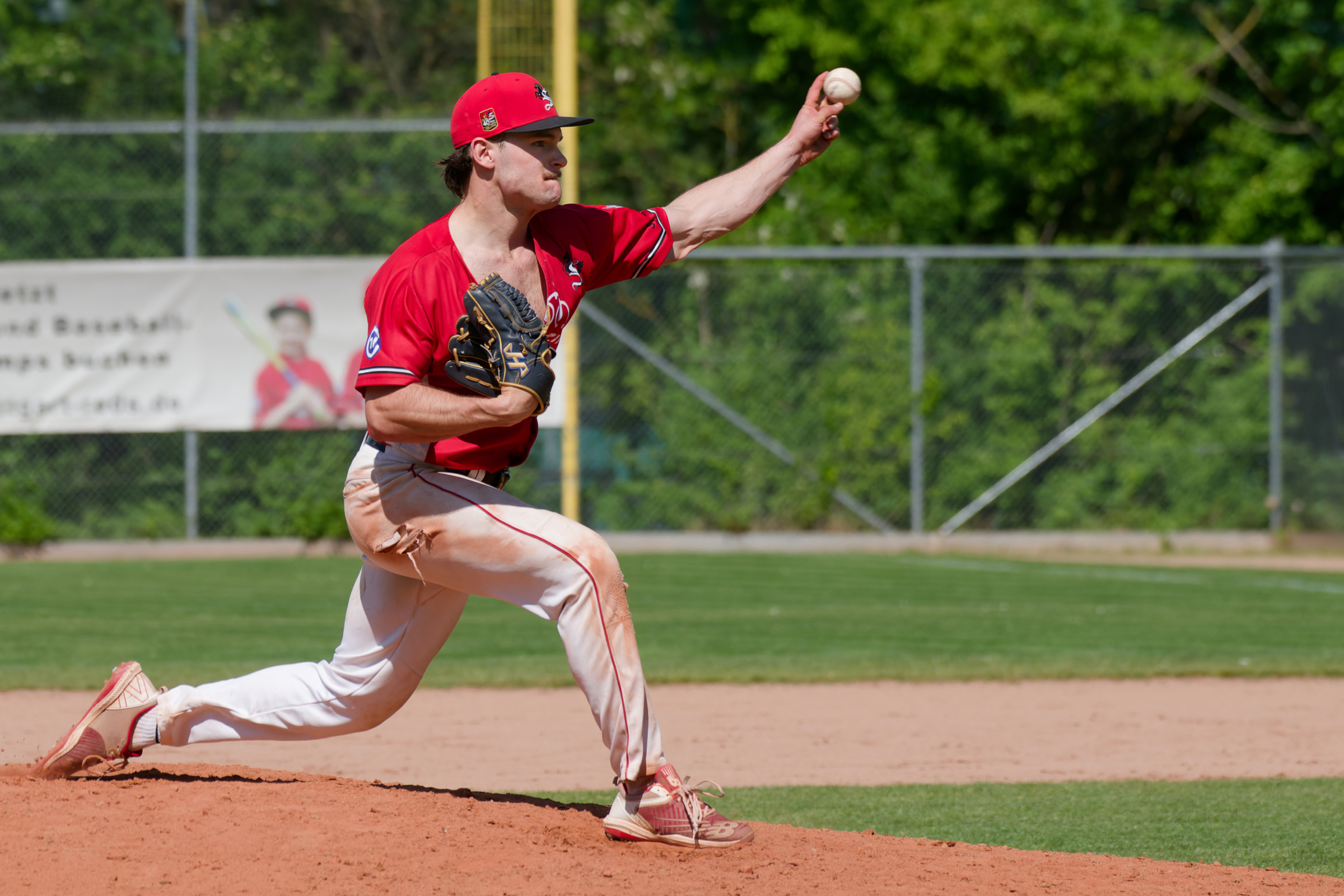 Moritz van Bergen sicherte mit einem fehlerfreien Inning den knappen Sieg im 2. Spiel gegen Haar - und bekam damit einen weiteren Save gutgeschrieben. (Foto: Iris Drobny)