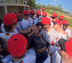 260411 Reds HDH 0119 2