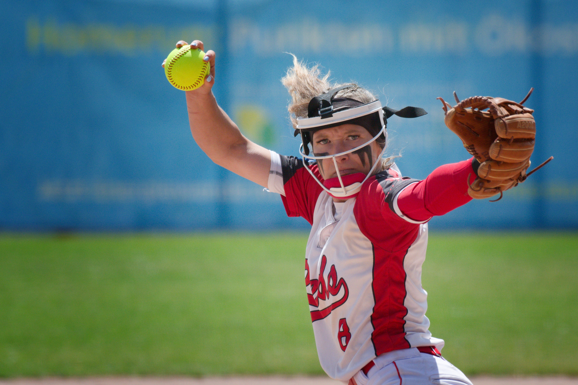 Die Bundesliga-Softballerinnen der Reds (hier Annie Stepniak beim Pitching) verloren ihre beiden Auswärtsspiele gegen die Neunkirchen Nightmares. (Foto: Iris Drobny)